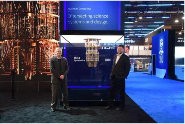 IBM全球首台量子计算一体机：封在玻璃盒里如珠宝